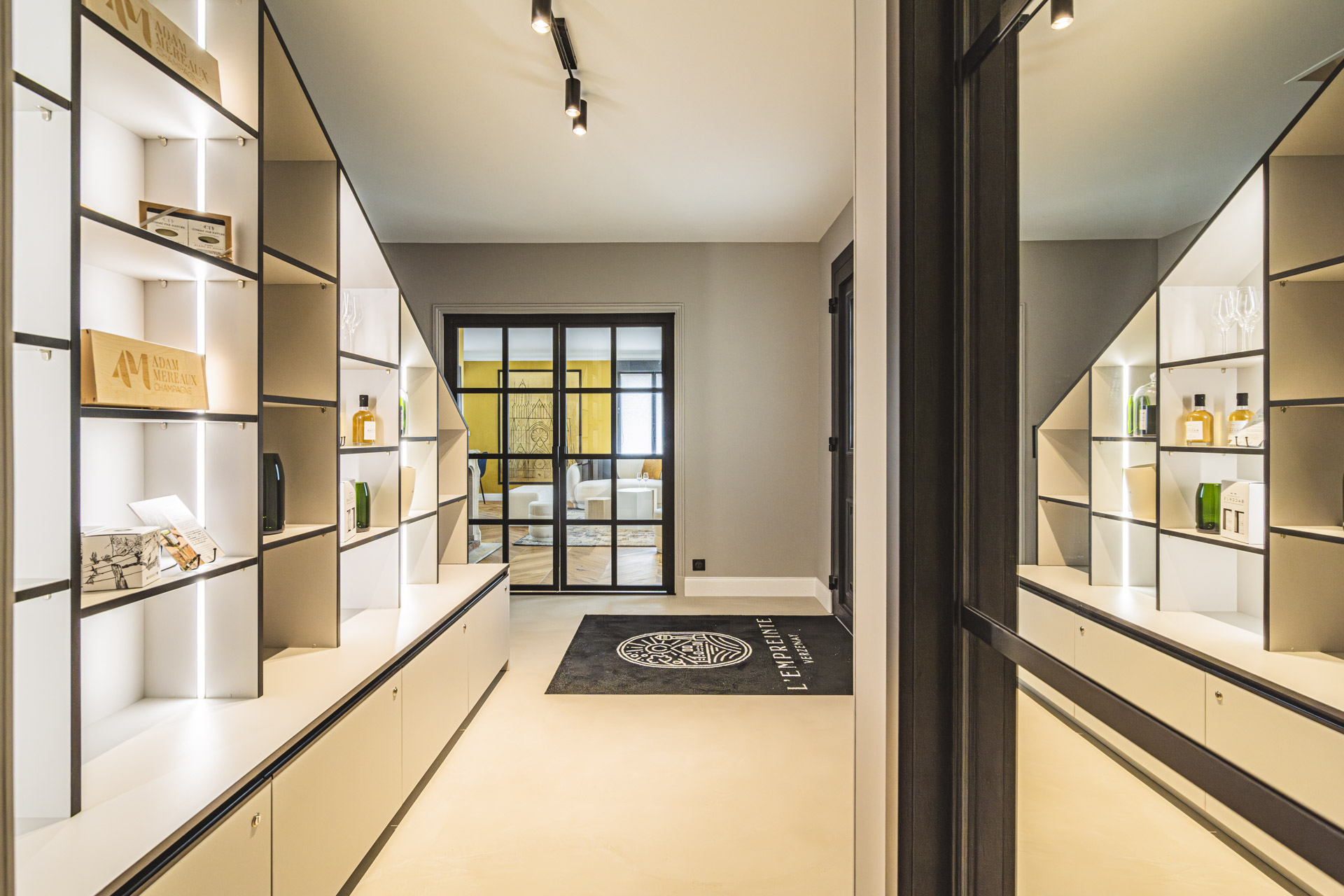 mobilier sur mesure, vitrine de présentation sur mesure verzenay