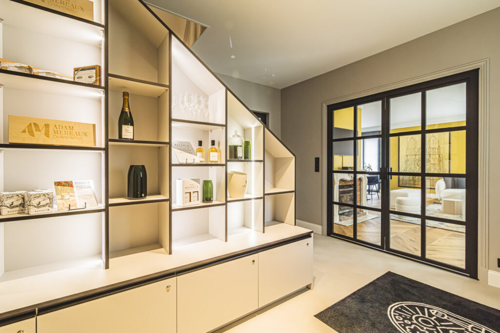 espace entrée personnalisé dans cette grande maison de champagne